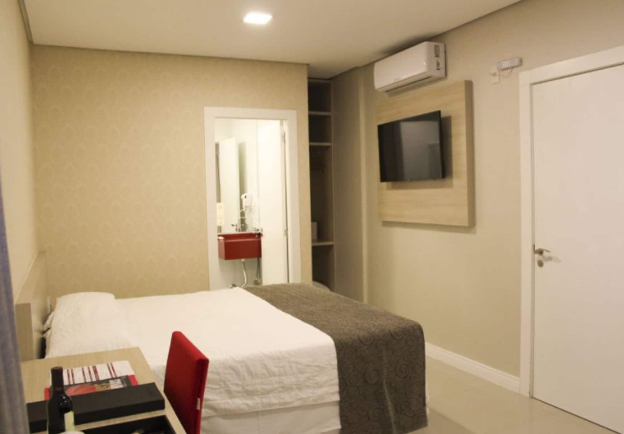 Holiday & Business Hotel - Em Frente Ao Centro De Eventos E Arena Conda Chapeco Exterior photo