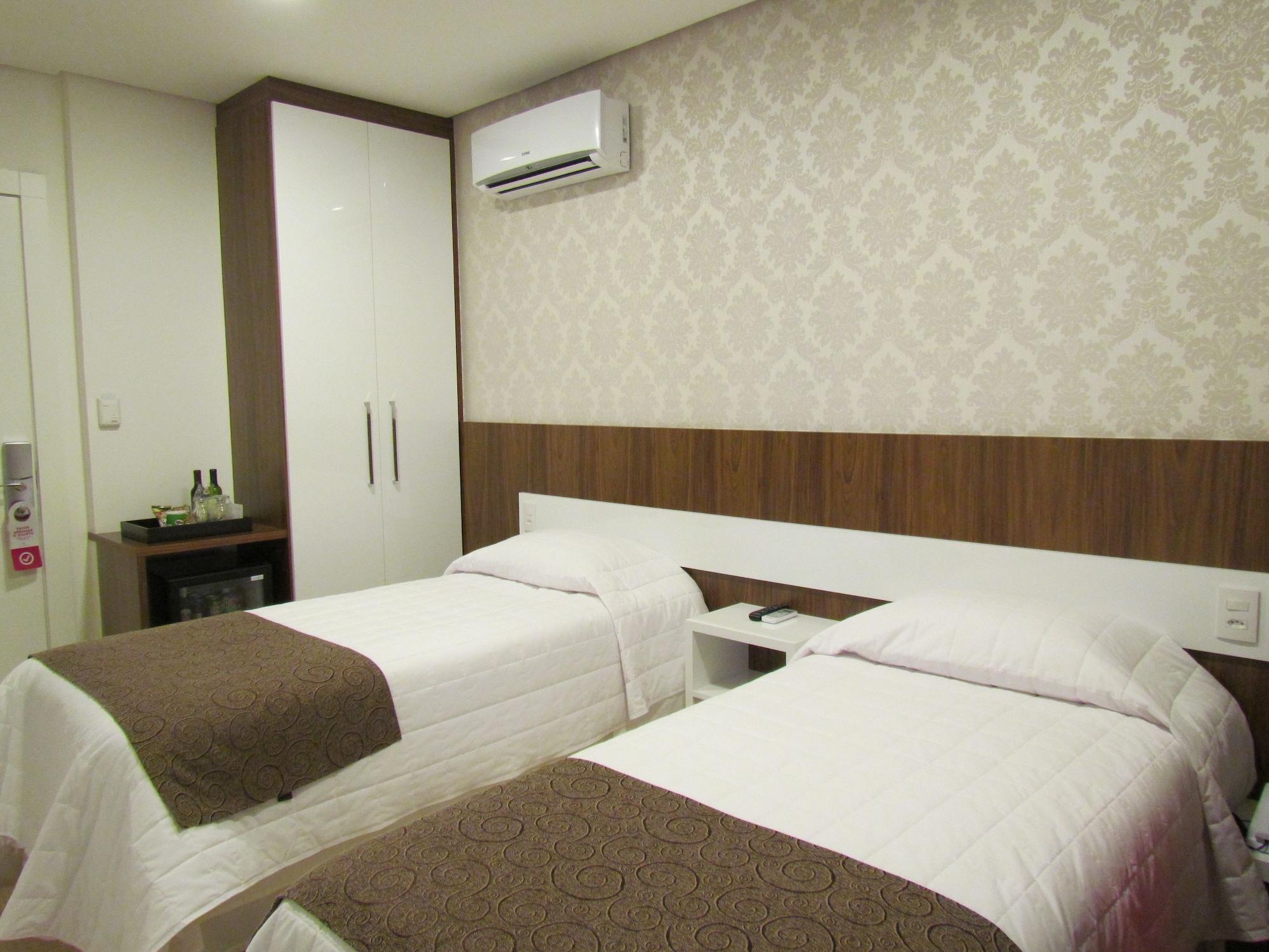 Holiday & Business Hotel - Em Frente Ao Centro De Eventos E Arena Conda Chapeco Exterior photo